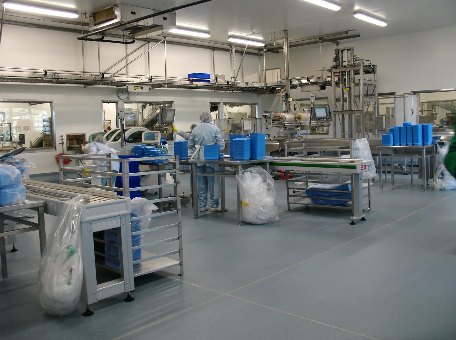 Completec QCF quartz floor in a food production area with staff and stainless steel work tables
